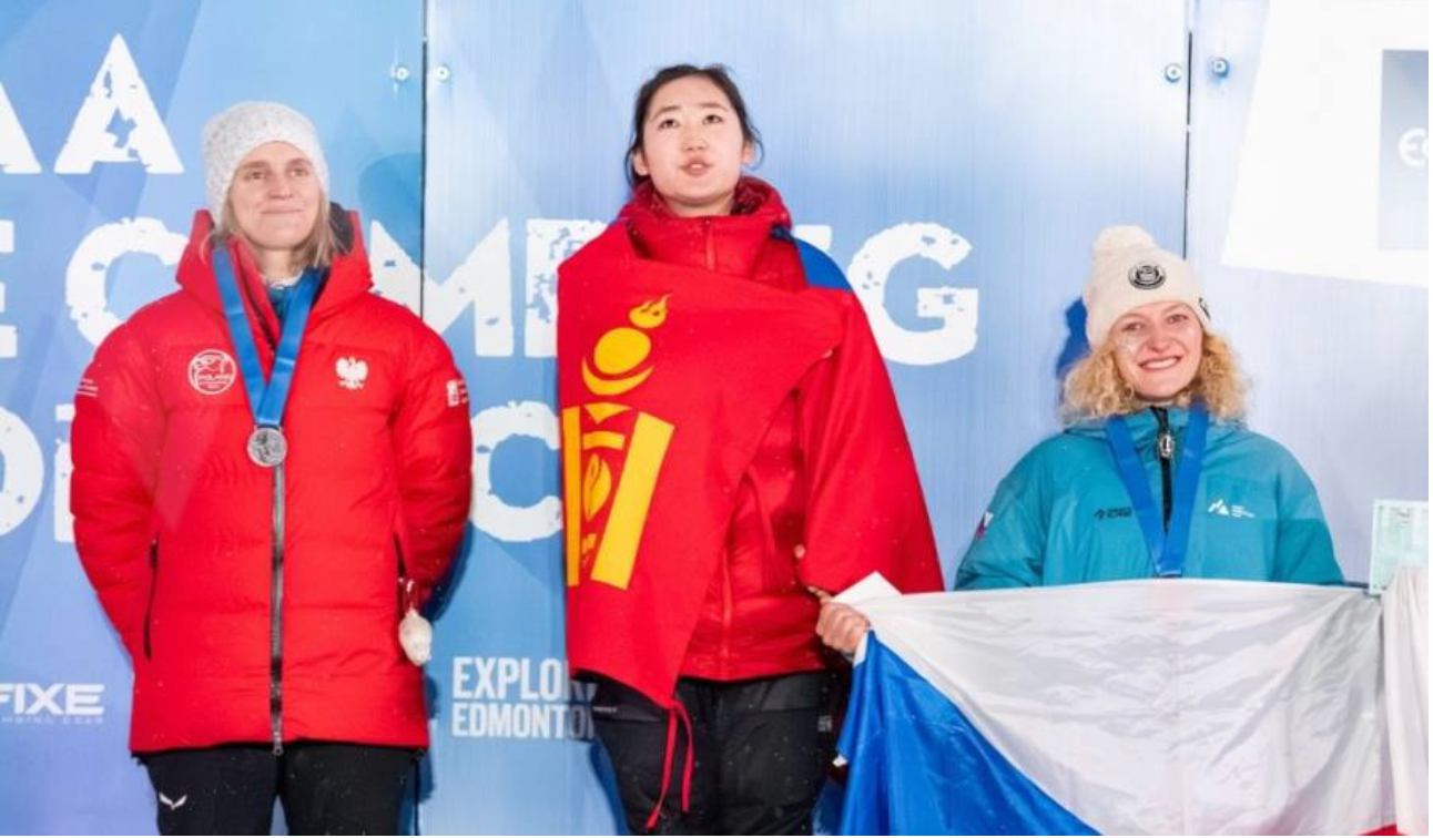 Мөсөнд авиралтын Дэлхийн цомоос Монголын баг хос медаль хүртэв